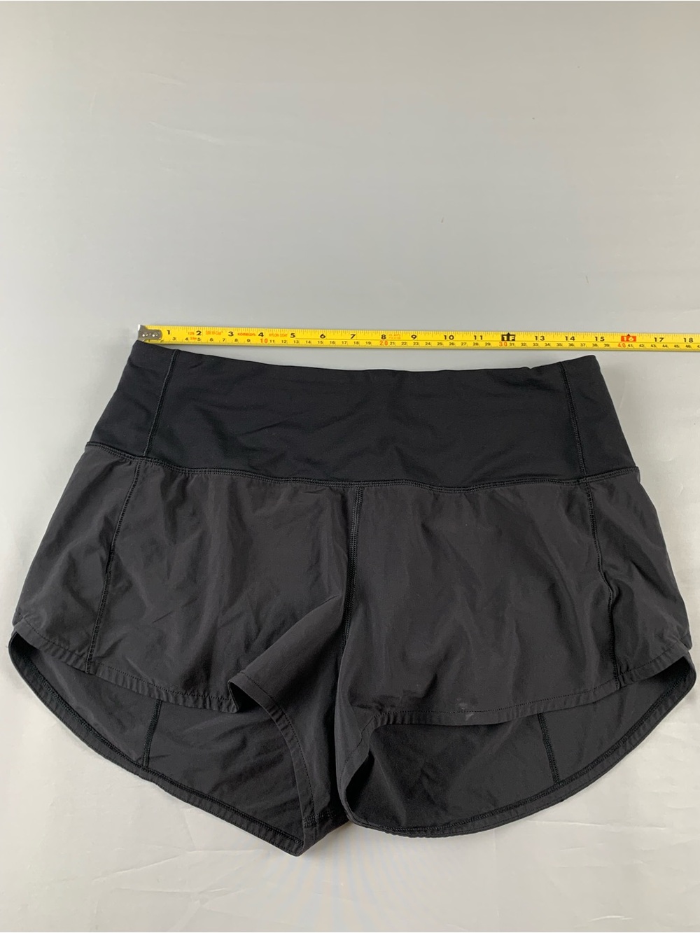lululemon Speed up High-rise 2.5” inseam black Short size 8 - Picture 4 of 6